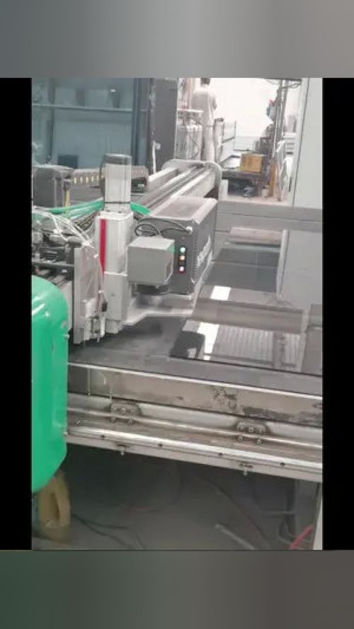 激光侧孔机 提升钢化玻璃厂效率的可靠伙伴