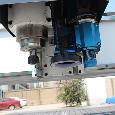 卡纸振动刀巡边雕刻一体机价格与激光侧孔机推荐